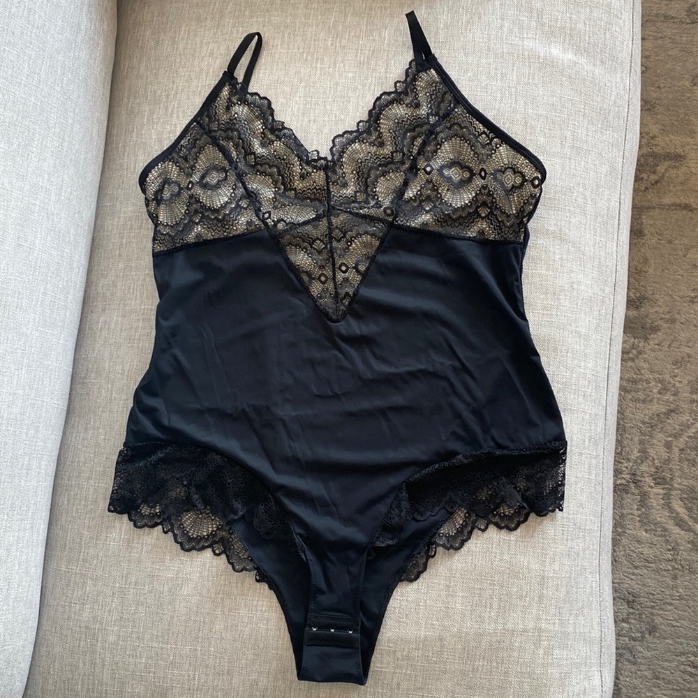 Pinsy shapewear Black lace bodysuit / Size L